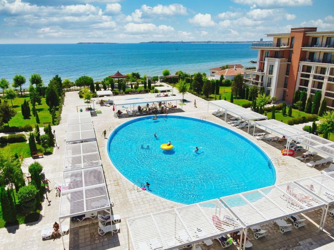 Prestige Fort Beach - Premium Apartments Свети Влас Екстериор снимка